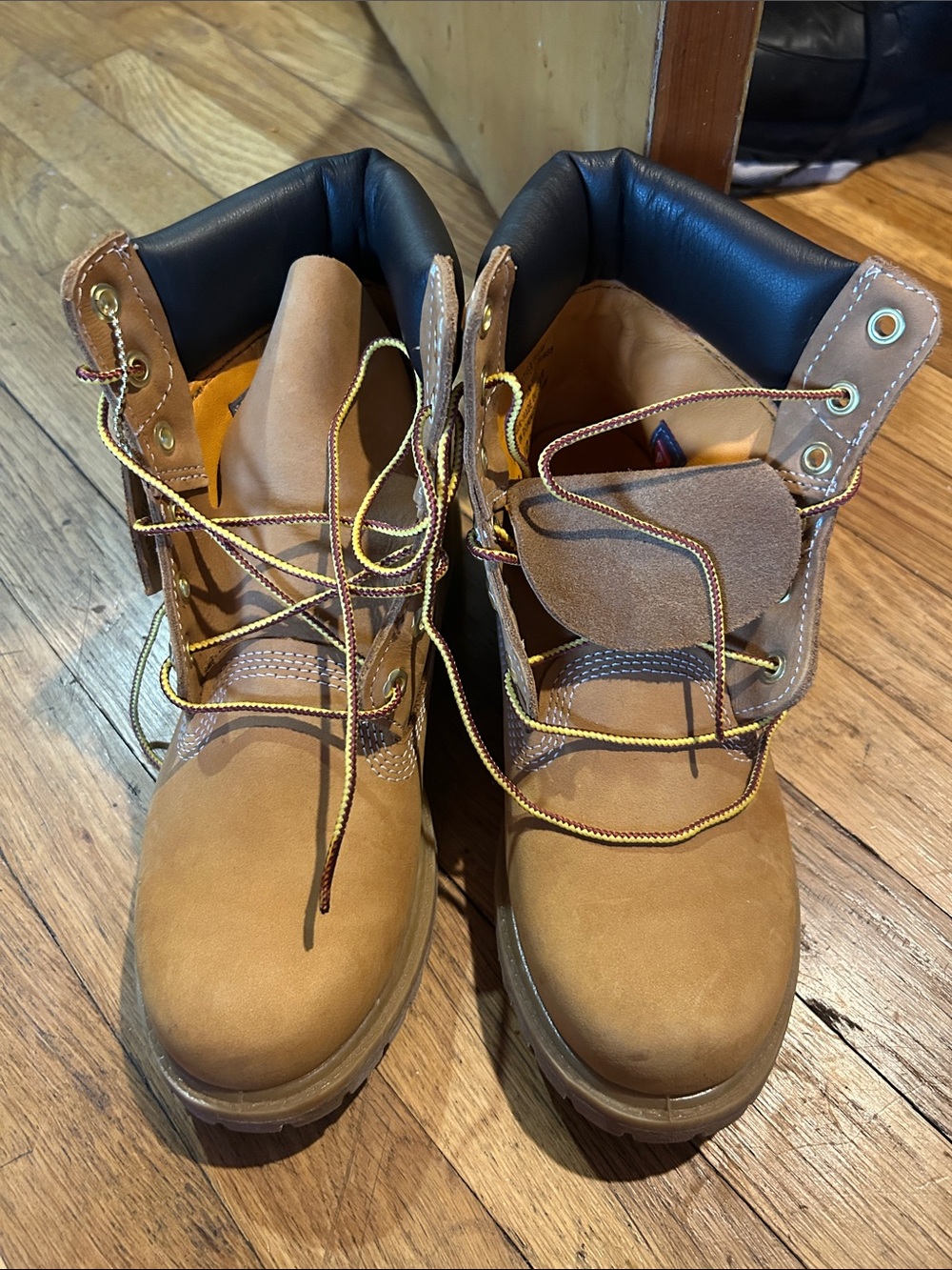 Classic Wheat timberland Boots with Contrasting Laces